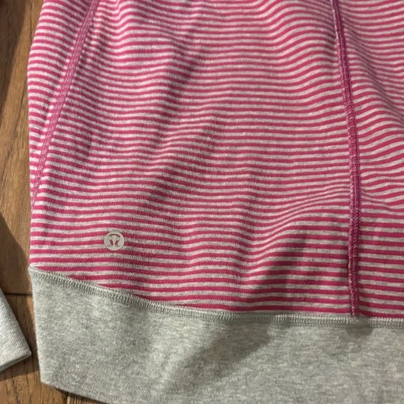Lululemon in a Cinch REVERSAE Gray Quarter-Zip Pullover Cowl with Pink Accents - Picture 6 of 9